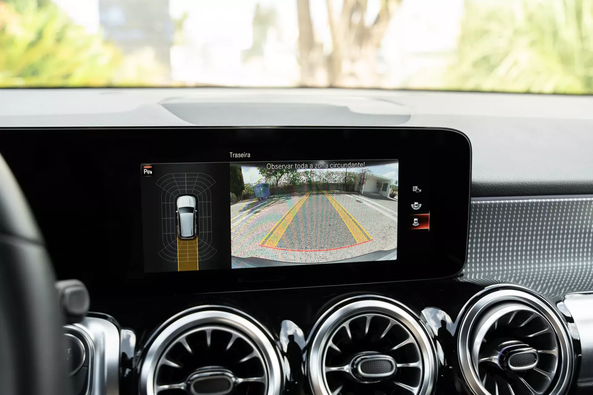 Mercedes-Benz EQB 250 Electric Art 13