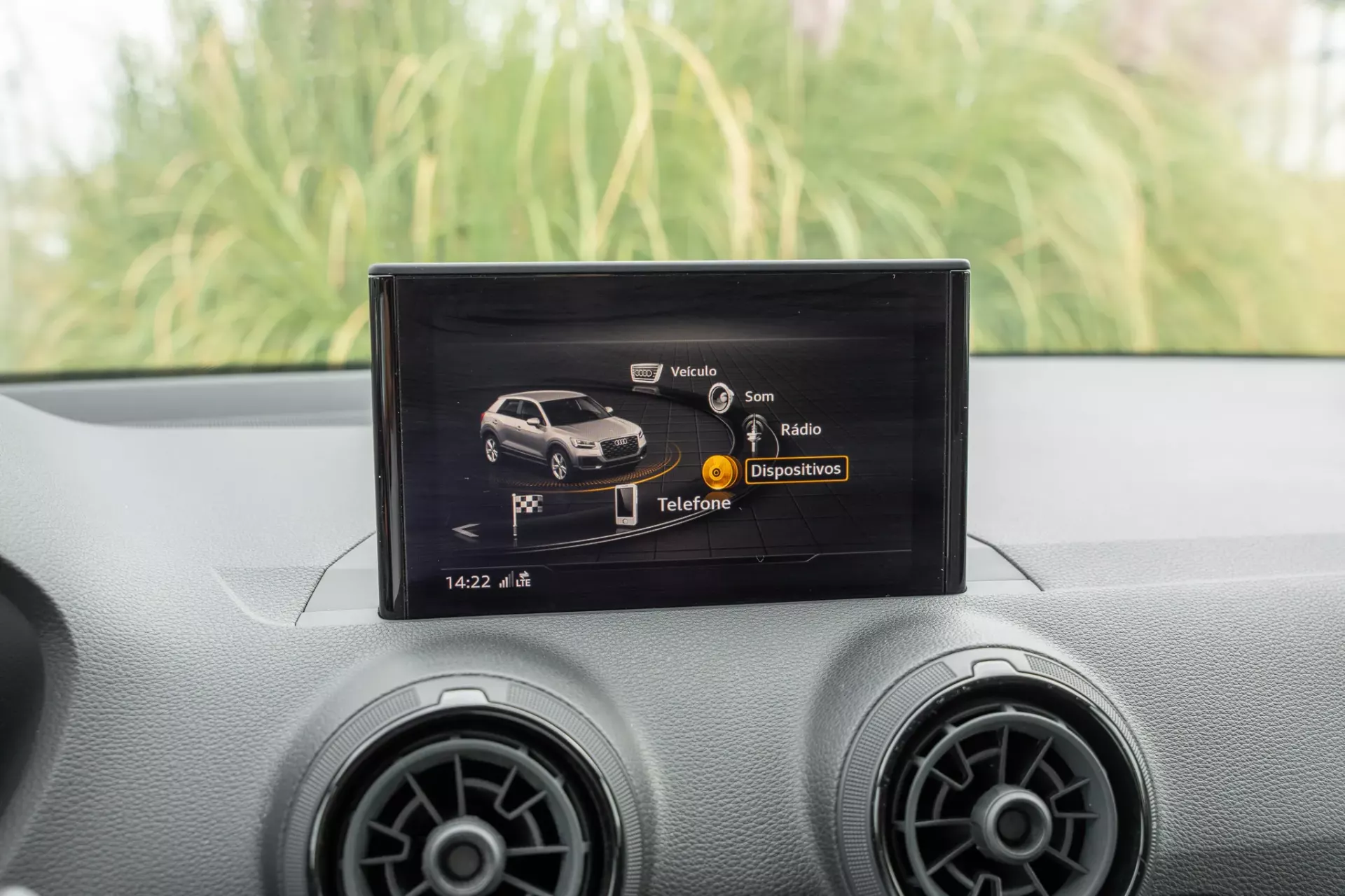 Audi Q2 30 TFSI Design S tronic 10