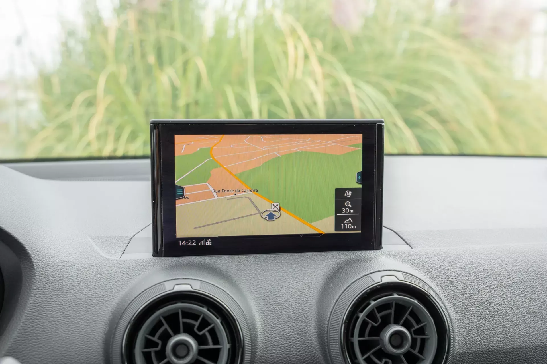 Audi Q2 30 TFSI Design S tronic 11