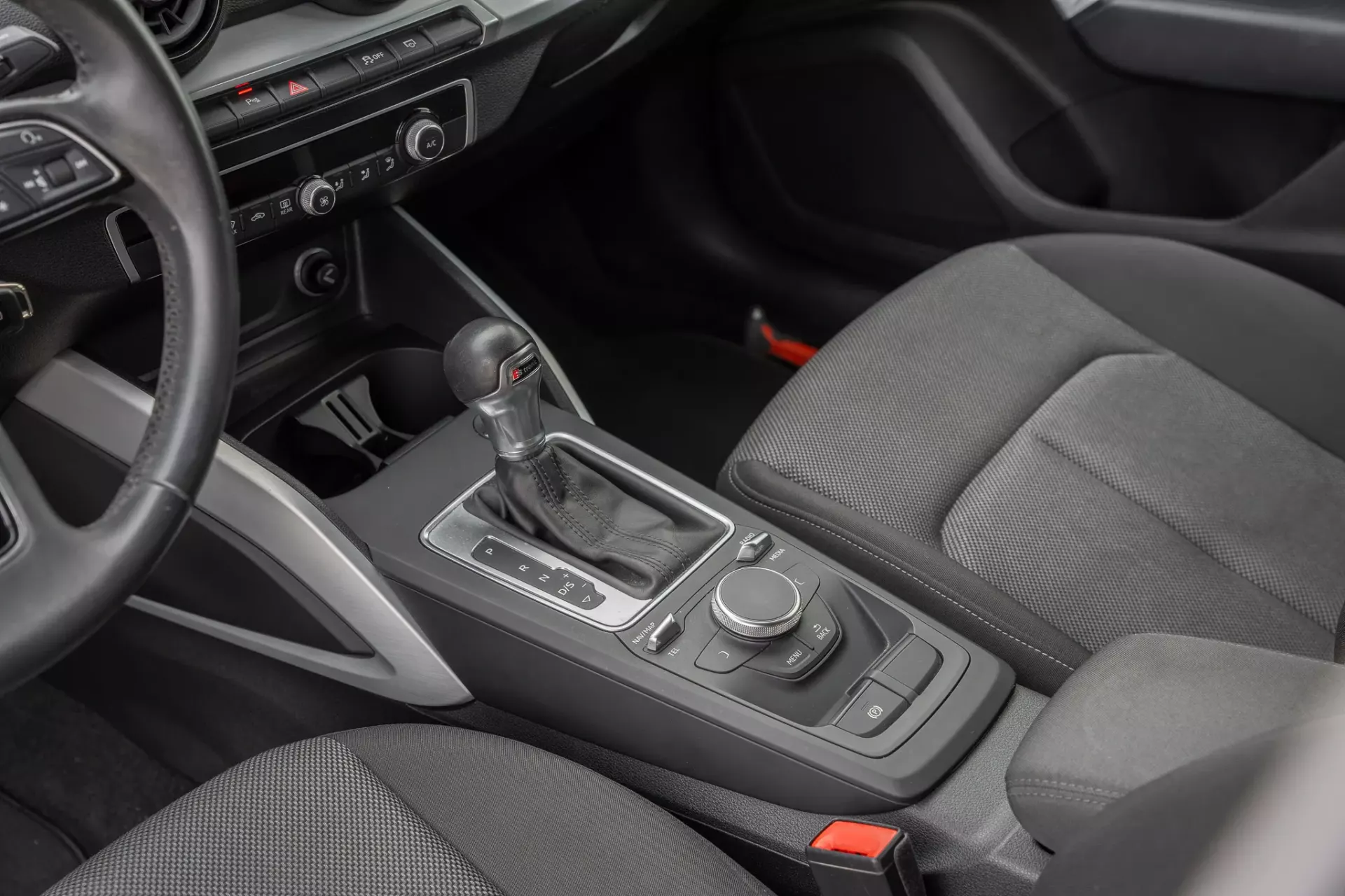 Audi Q2 30 TFSI Design S tronic 13