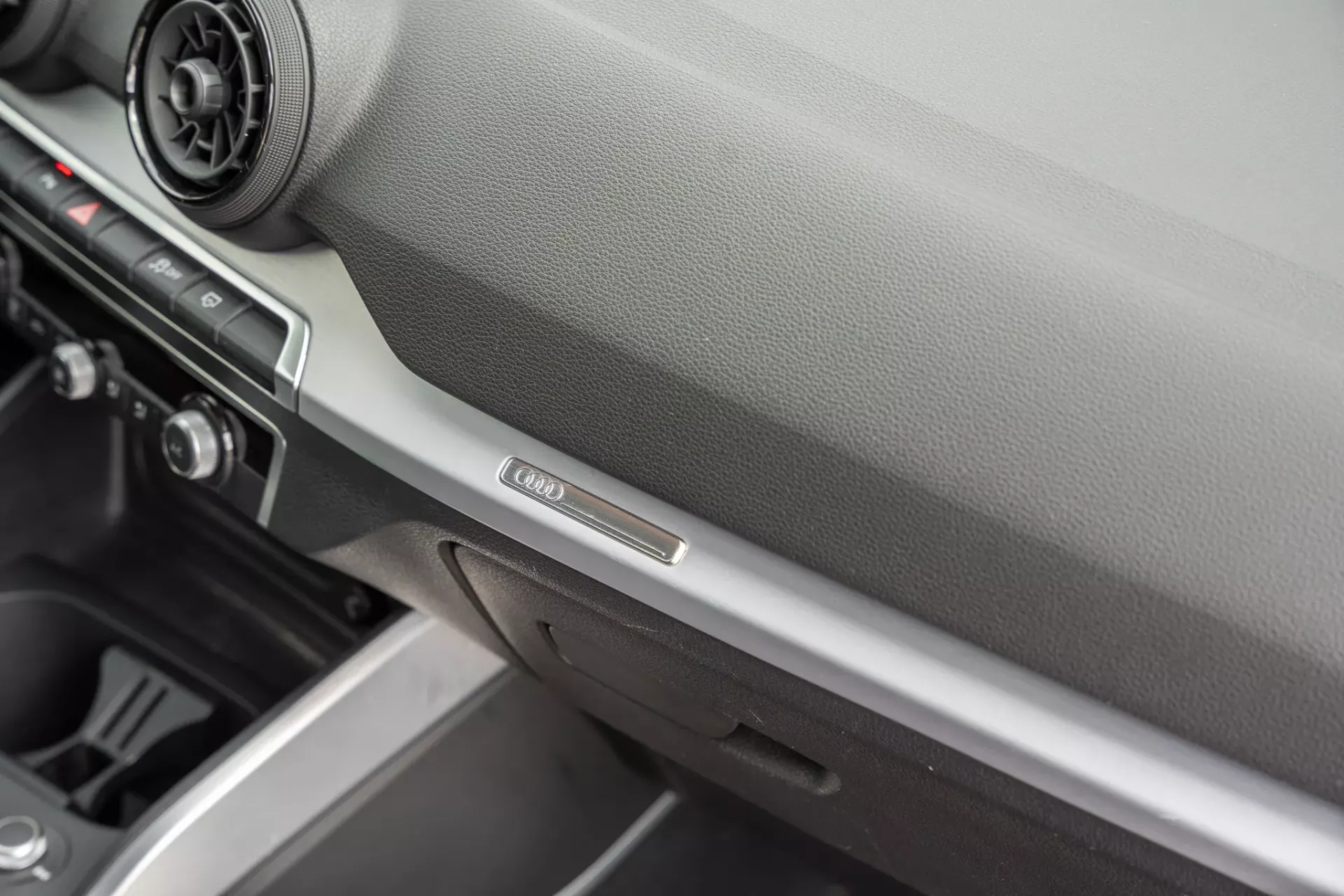 Audi Q2 30 TFSI Design S tronic 15