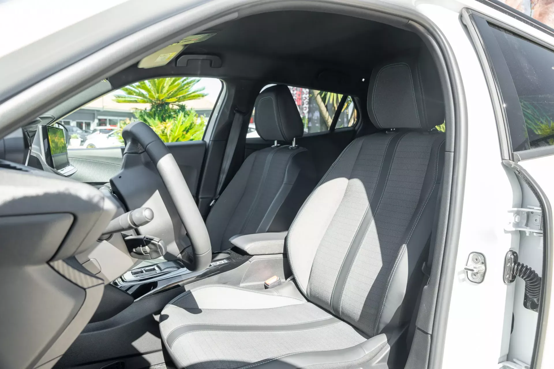 Peugeot e-2008 50 kWh Allure Pack 22