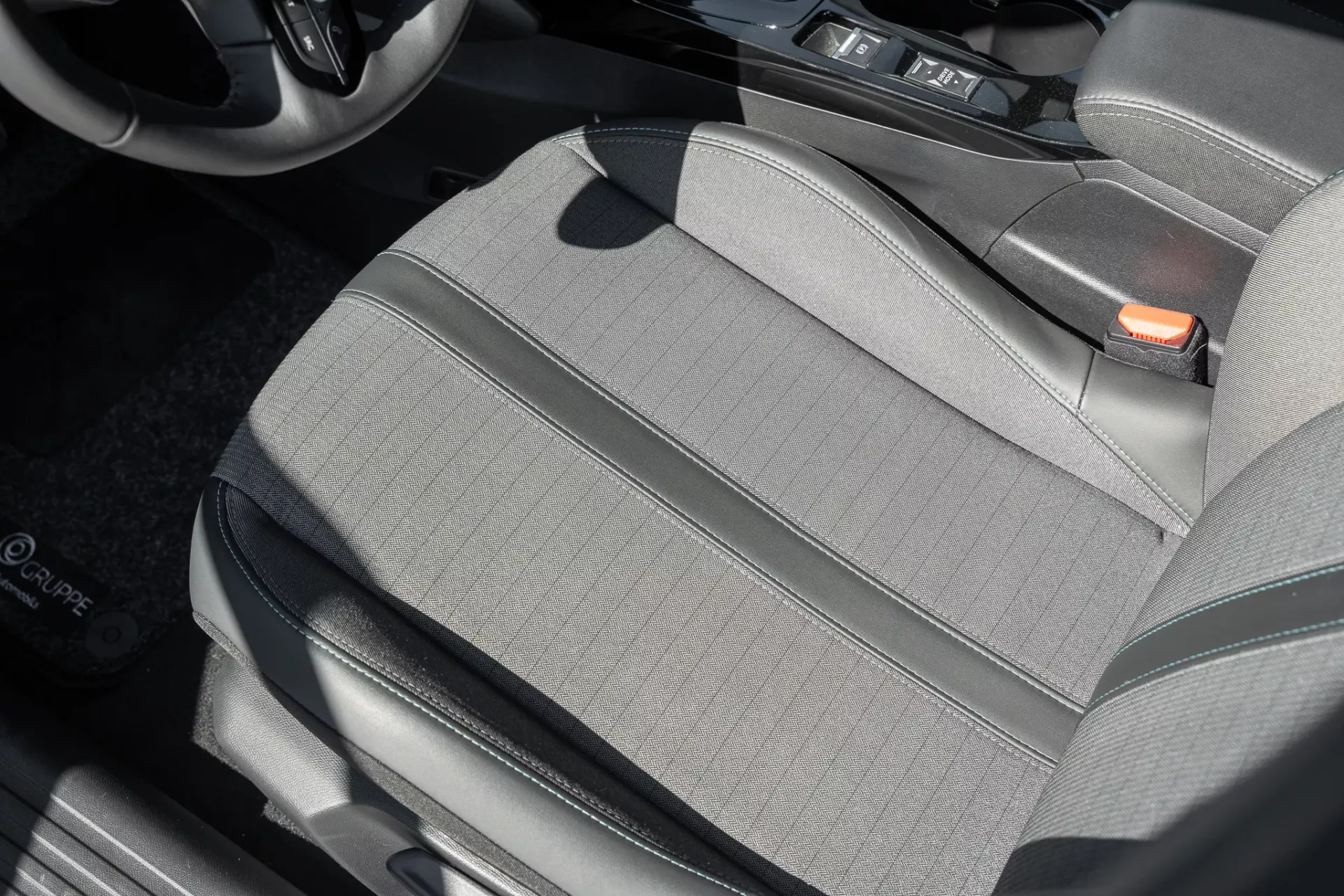 Peugeot e-2008 50 kWh Allure Pack 23