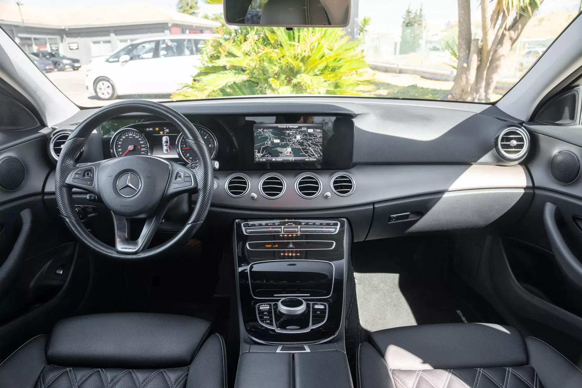 Mercedes-Benz E 220 d AMG 10