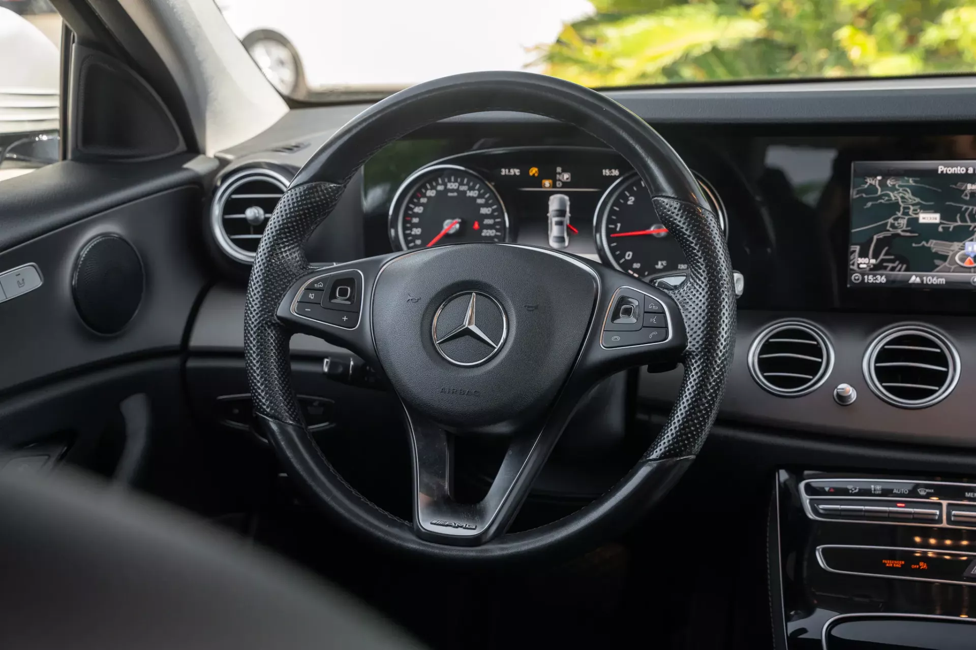 Mercedes-Benz E 220 d AMG 12