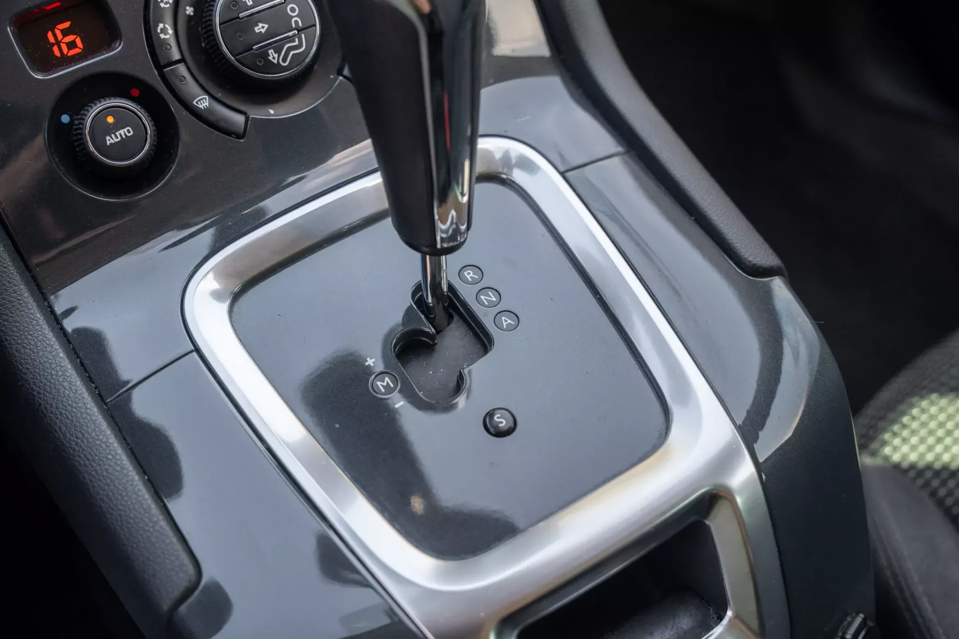 Peugeot 5008 1.6 E-HDi 7L SE Style 2-Tronic 11