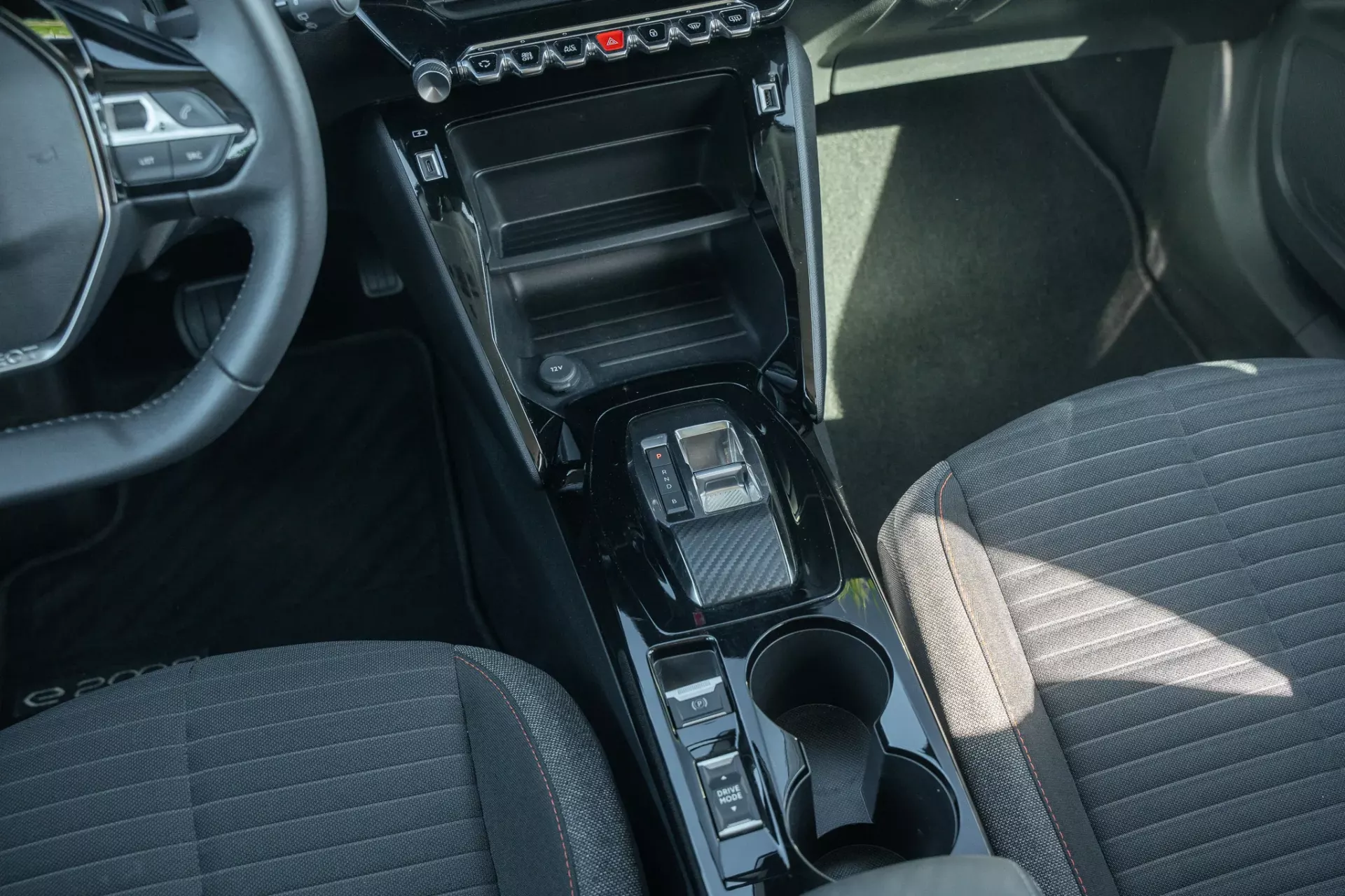 Peugeot e-2008 50 kWh Active Pack 14