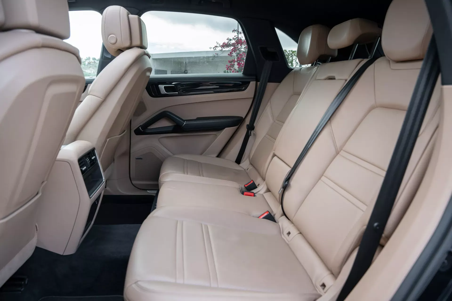 Porsche Cayenne E-Hybrid Platinum Edition 26