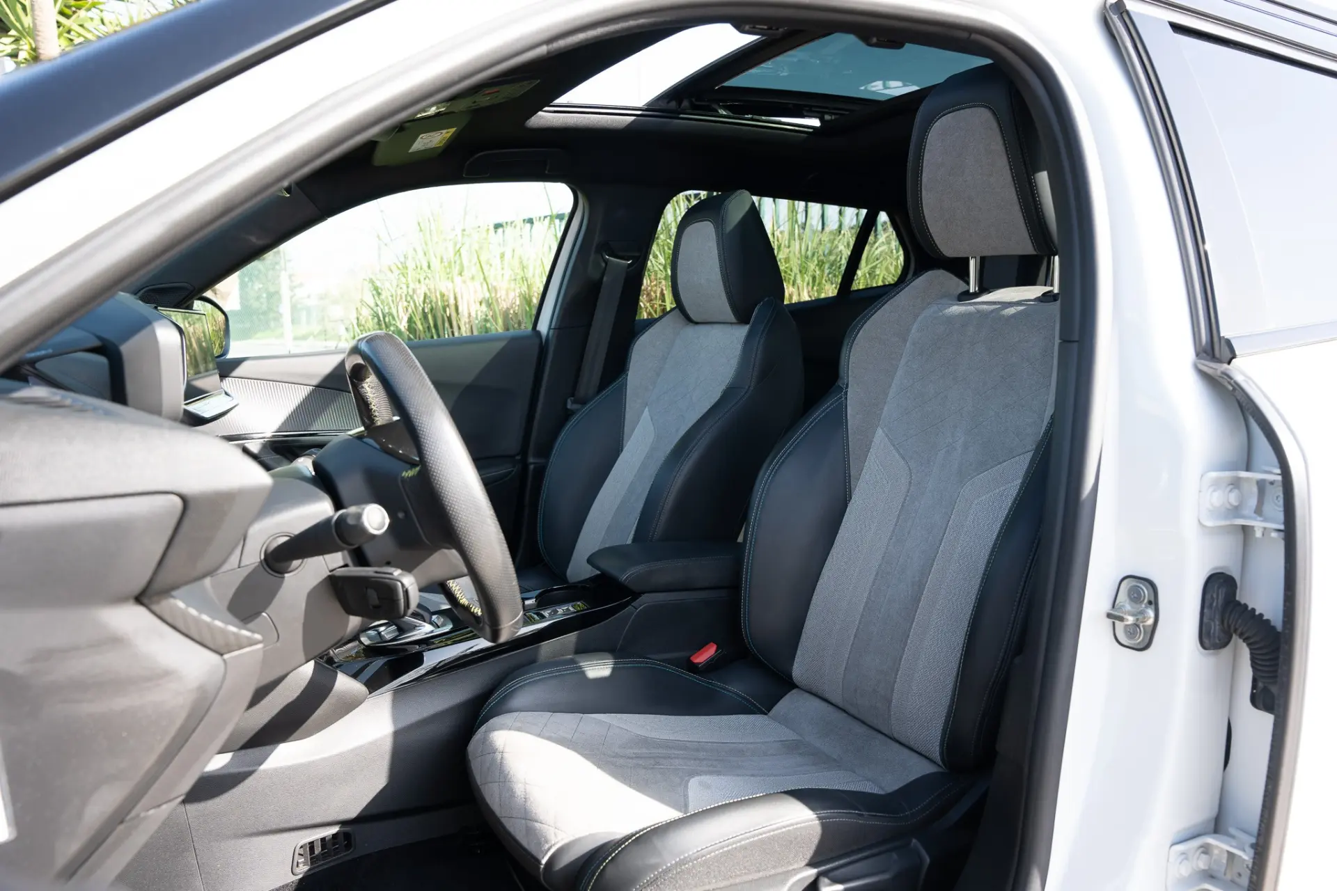 Peugeot e-2008 50 kWh GT 21