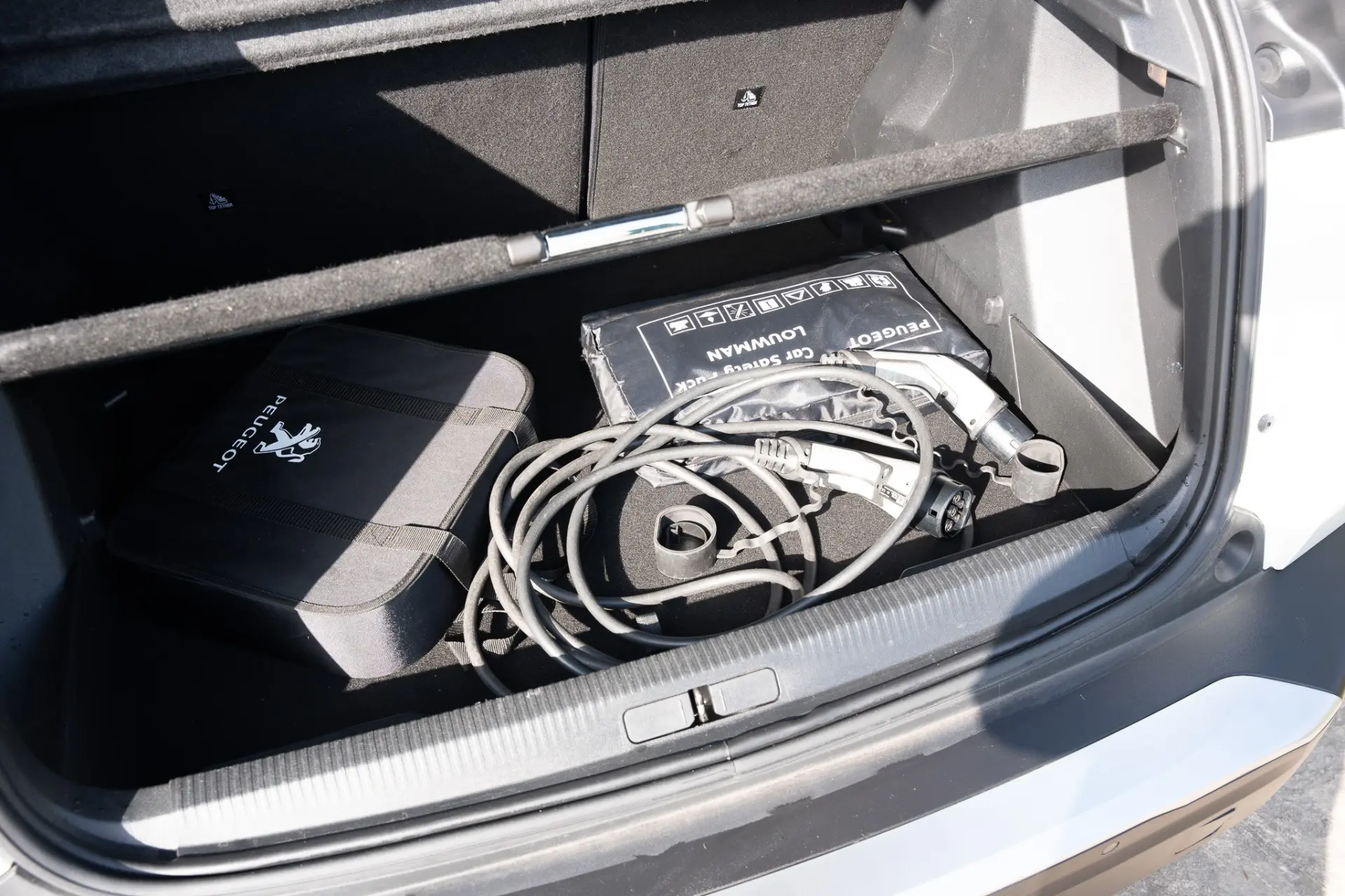 Peugeot e-2008 50 kWh GT 25