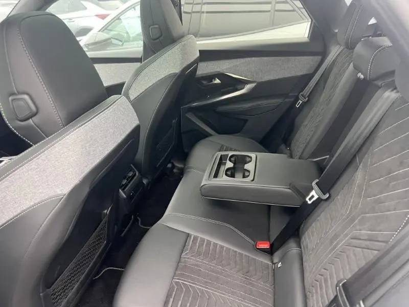 Peugeot E-3008 73 kWh GT 14