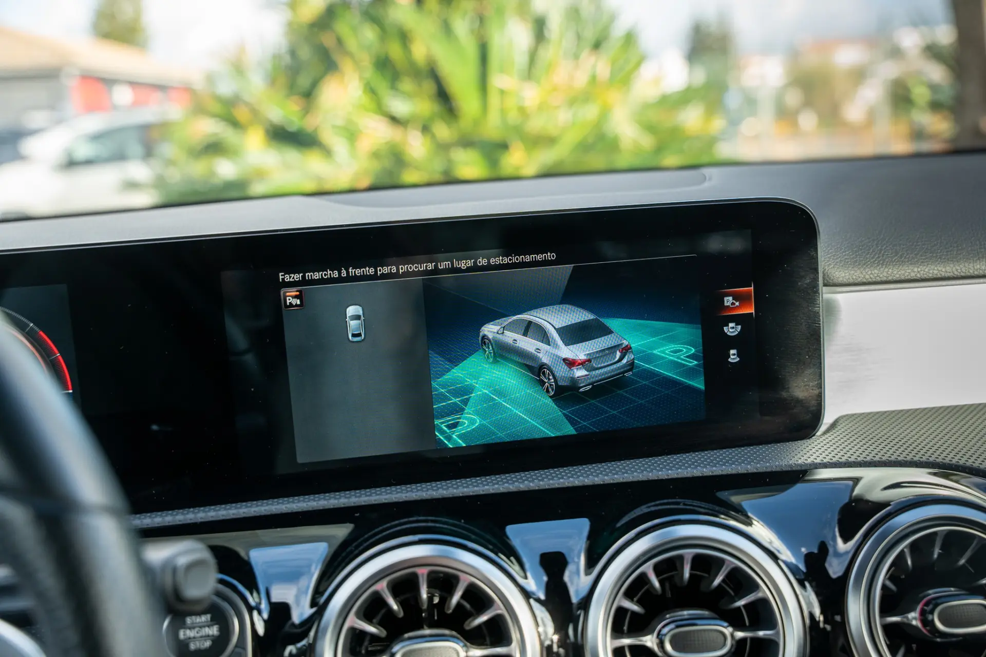 Mercedes-Benz A 250 Limousine e AMG Line 13