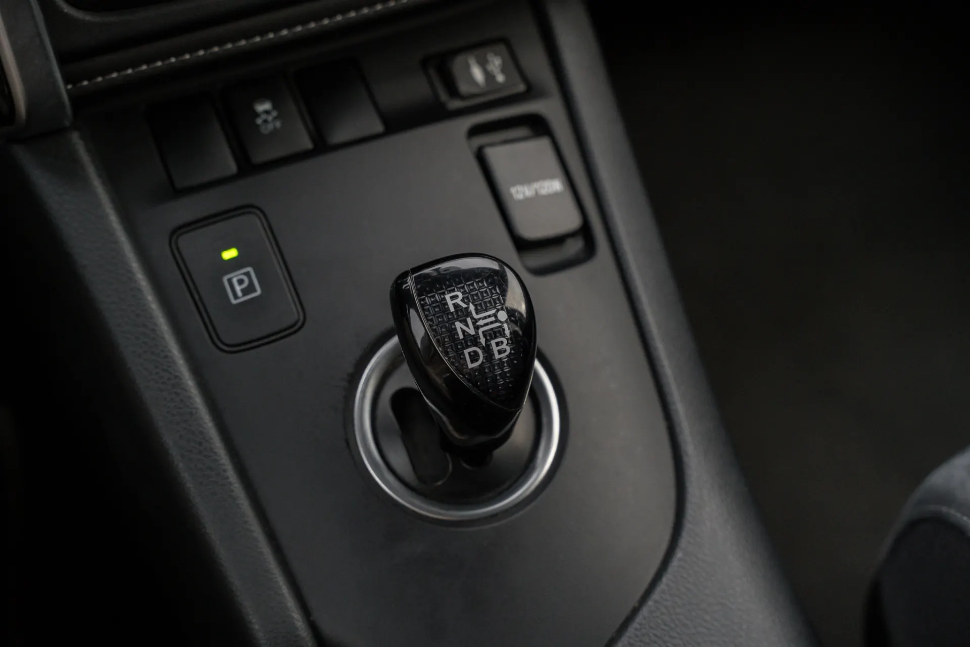 Toyota Auris 1.8 HSD Active 13