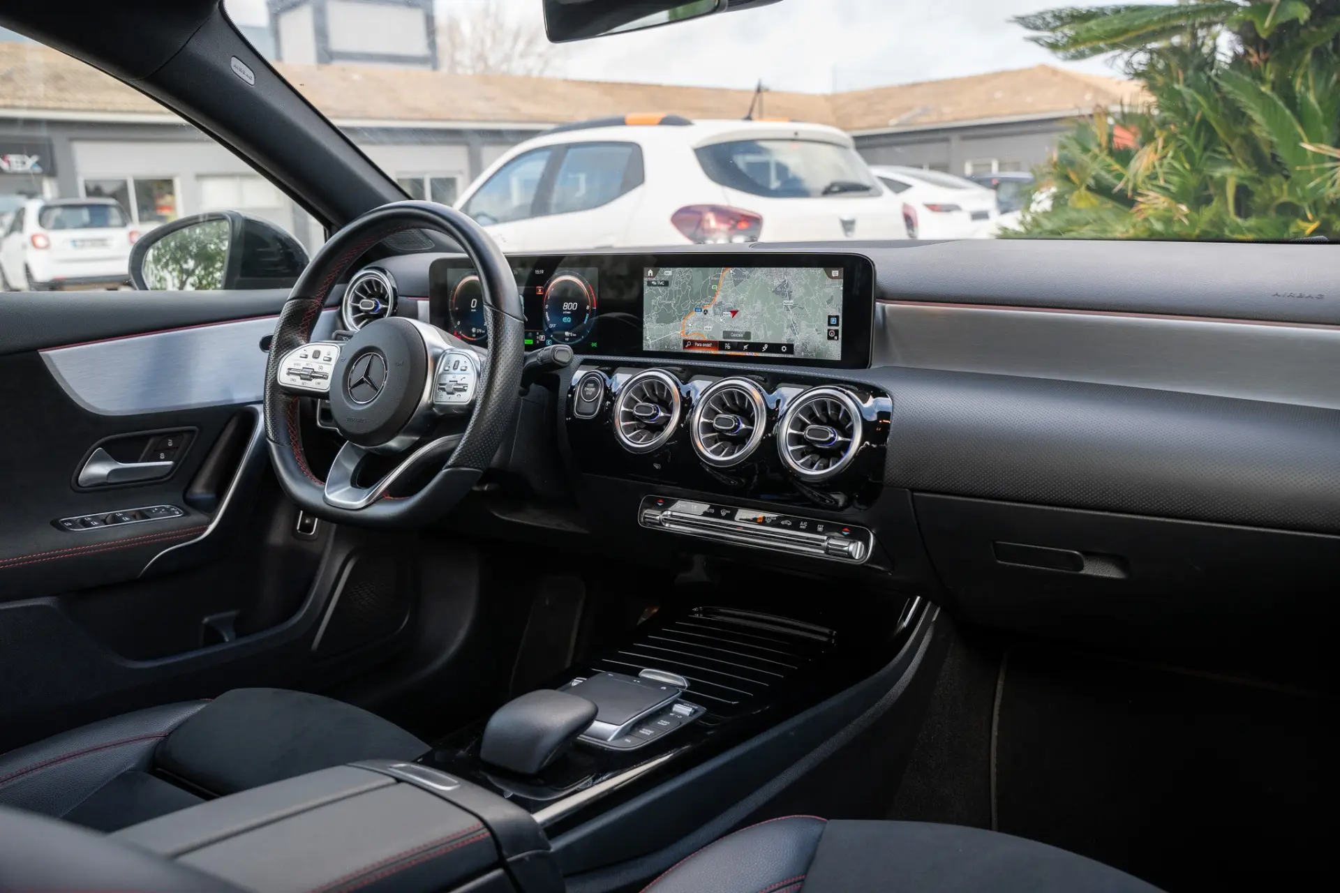 Mercedes-Benz A 250 Limousine e AMG Line 19