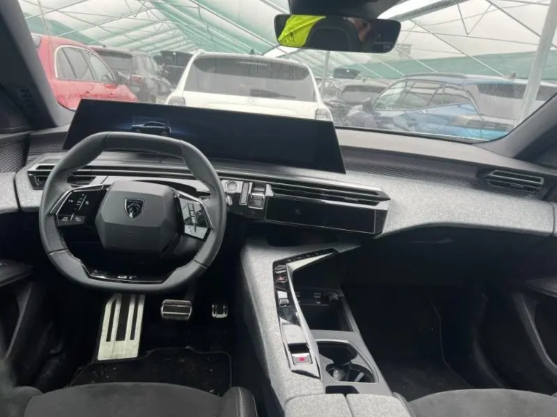 Peugeot E-3008 73 kWh GT 6