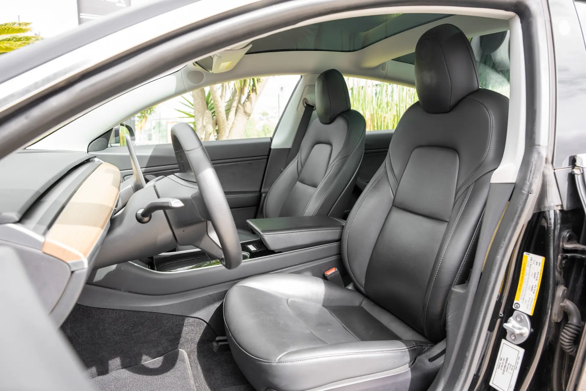 Tesla Model 3 Long-Range Dual Motor AWD 14