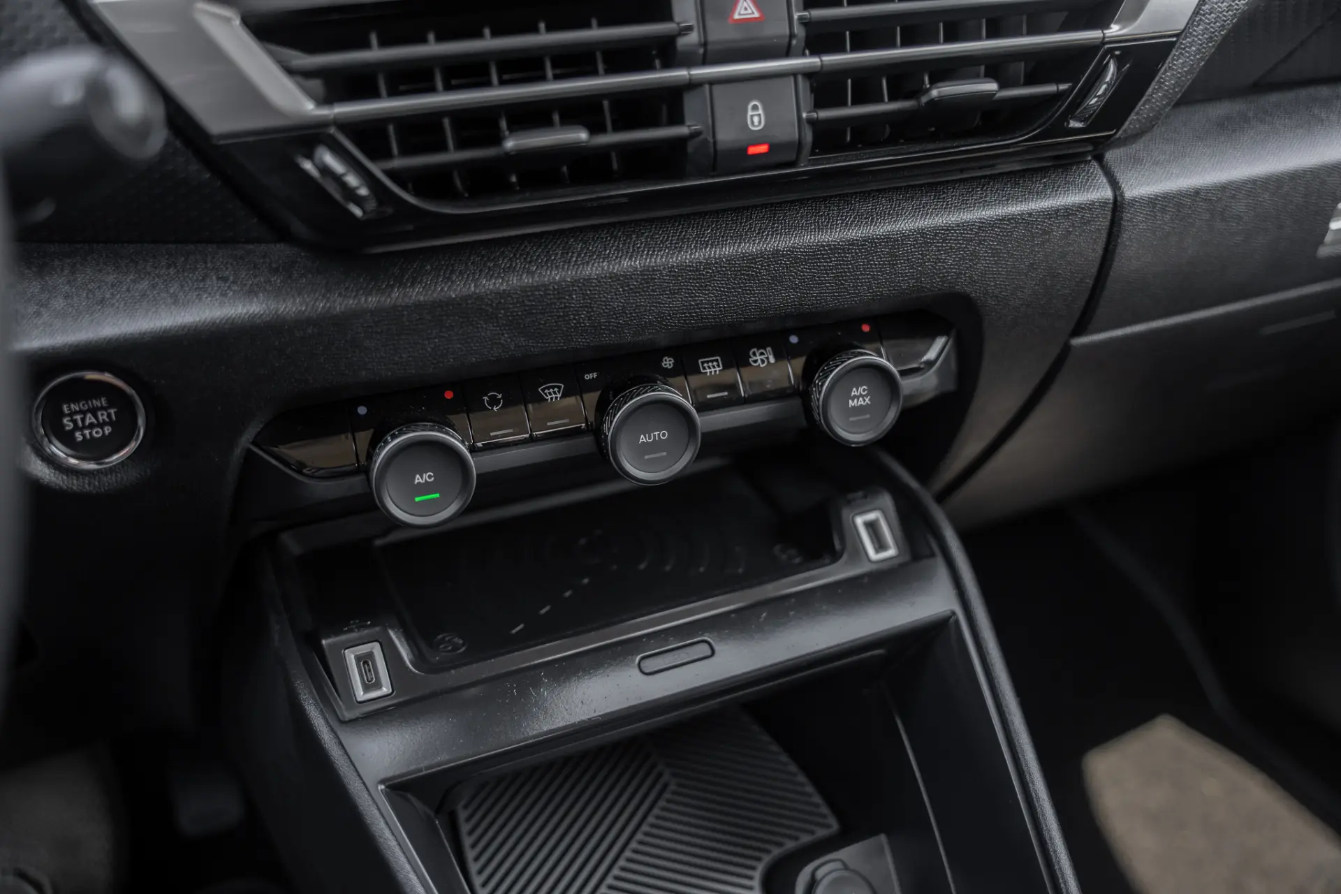 Citroen e-C4 X Shine 19