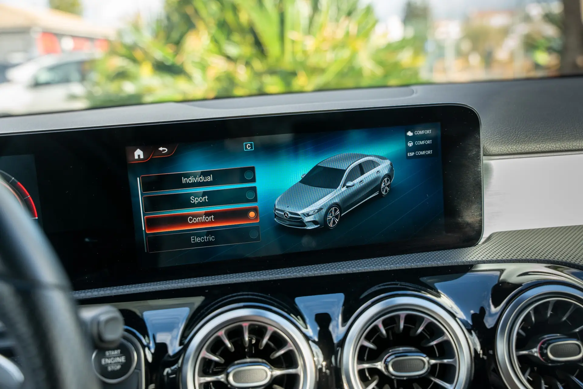 Mercedes-Benz A 250 Limousine e AMG Line 11