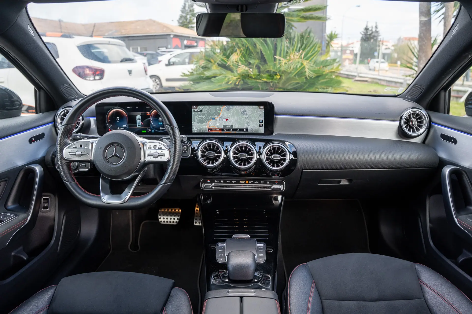 Mercedes-Benz A 250 Limousine e AMG Line 5