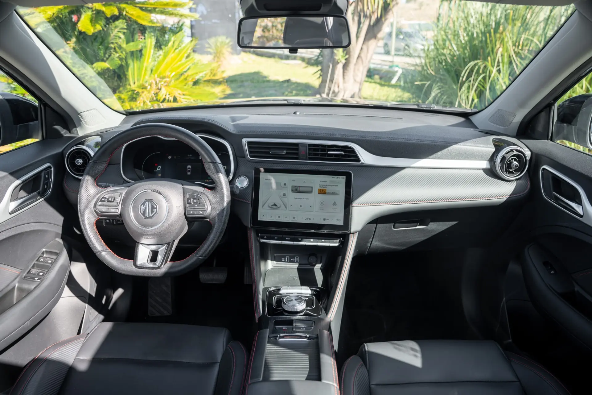 MG ZS Standard Luxury 11