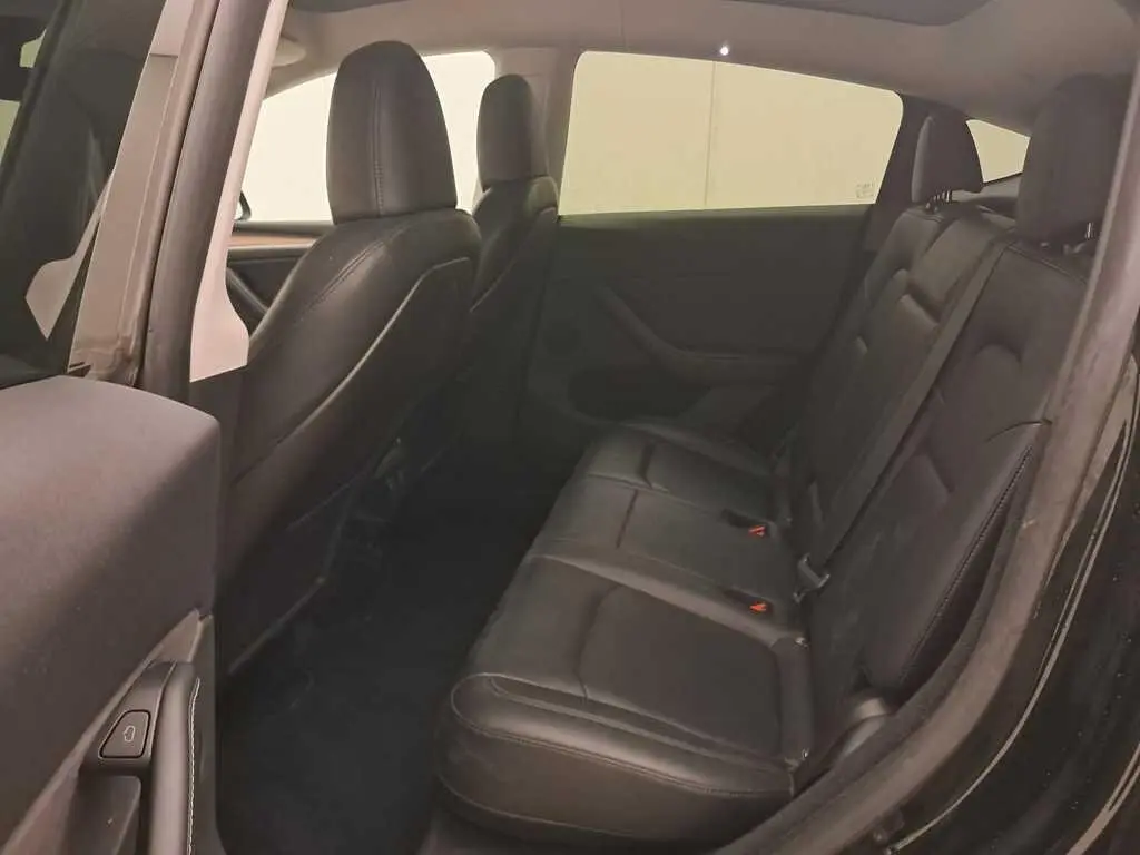 Tesla Model Y Standard 8