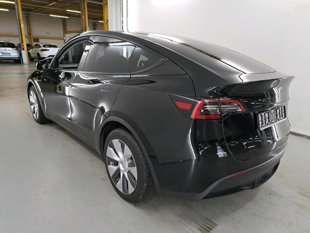 Tesla Model Y Long Range Dual Motor AWD 6