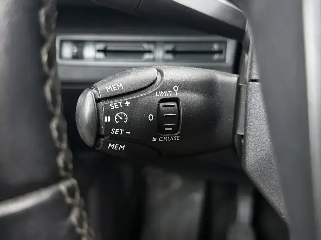 Peugeot 5008 1.2 PureTech Allure 19