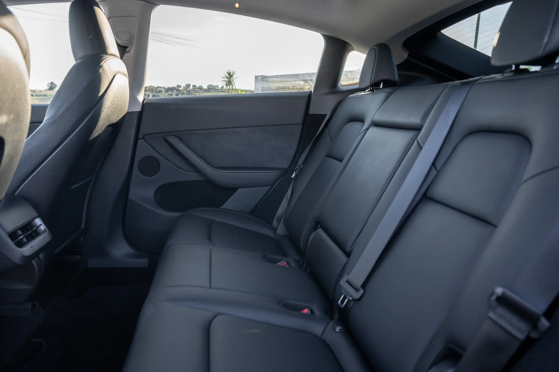 Tesla Model Y Long Range Dual Motor AWD 19