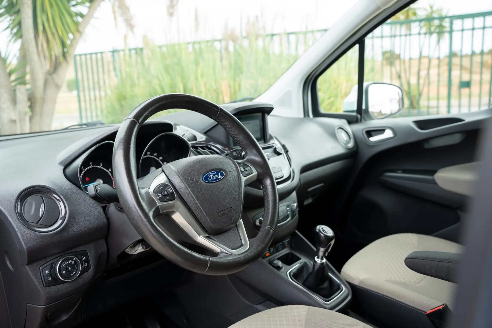Ford Tourneo Courier 1.0 EcoBoost Ambiente 13