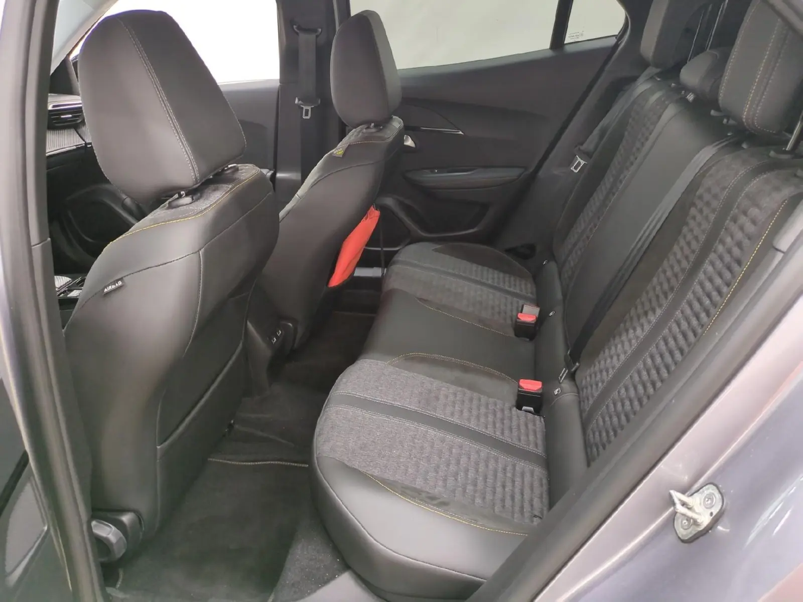 Peugeot e-2008 50 kWh Allure Pack 12