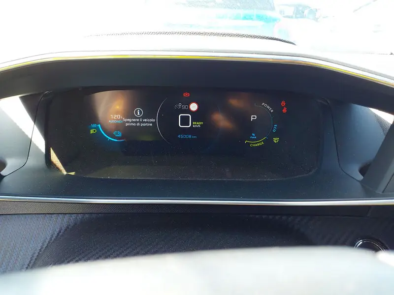 Peugeot e-2008 Allure Pack 7