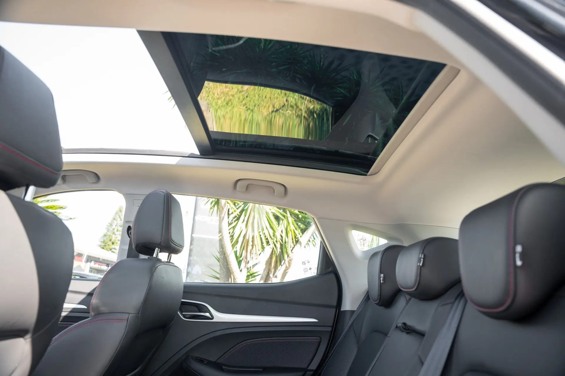 MG ZS Standard Luxury 23