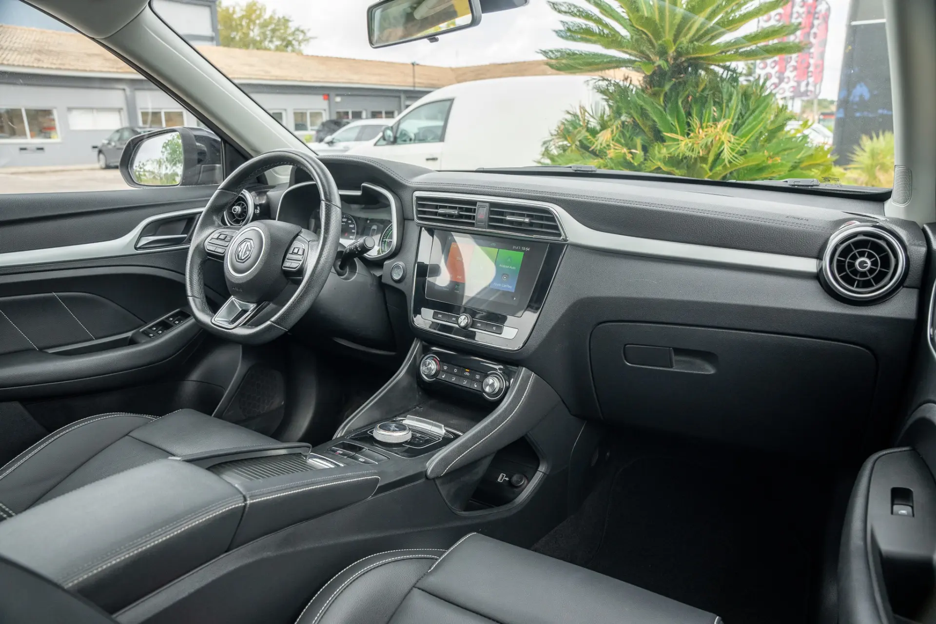 MG ZS Luxury 16