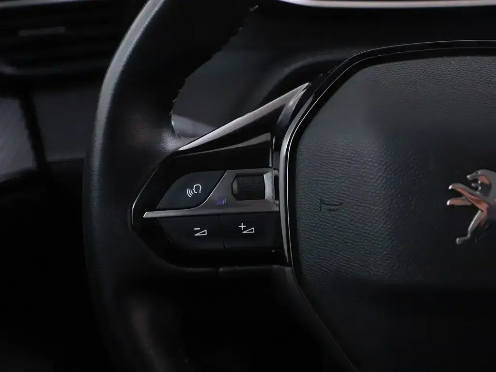 Peugeot e-2008 50 kWh Allure 10