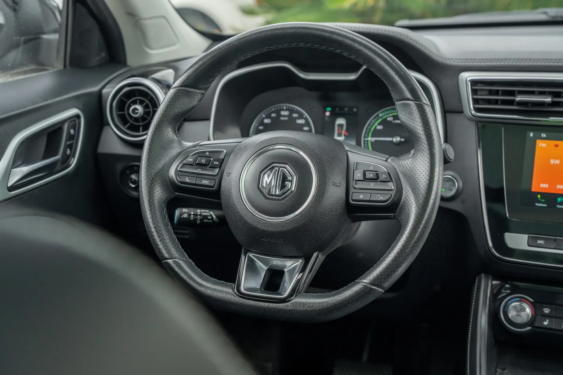 MG ZS Luxury 10