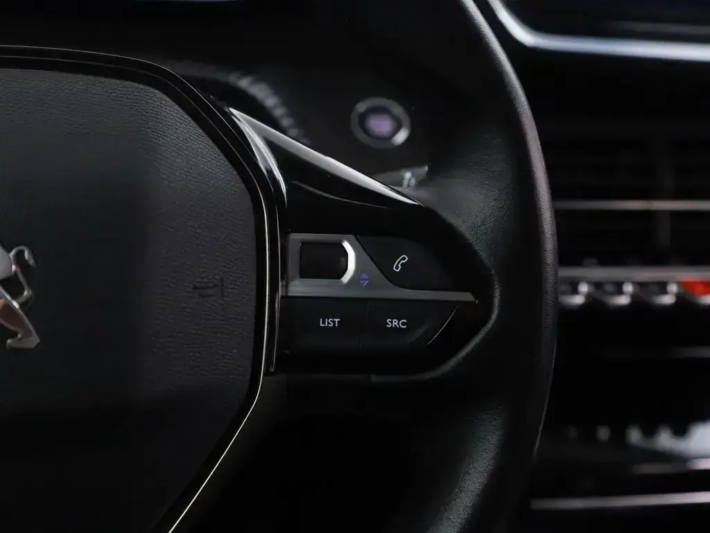 Peugeot e-2008 50 kWh Allure 11