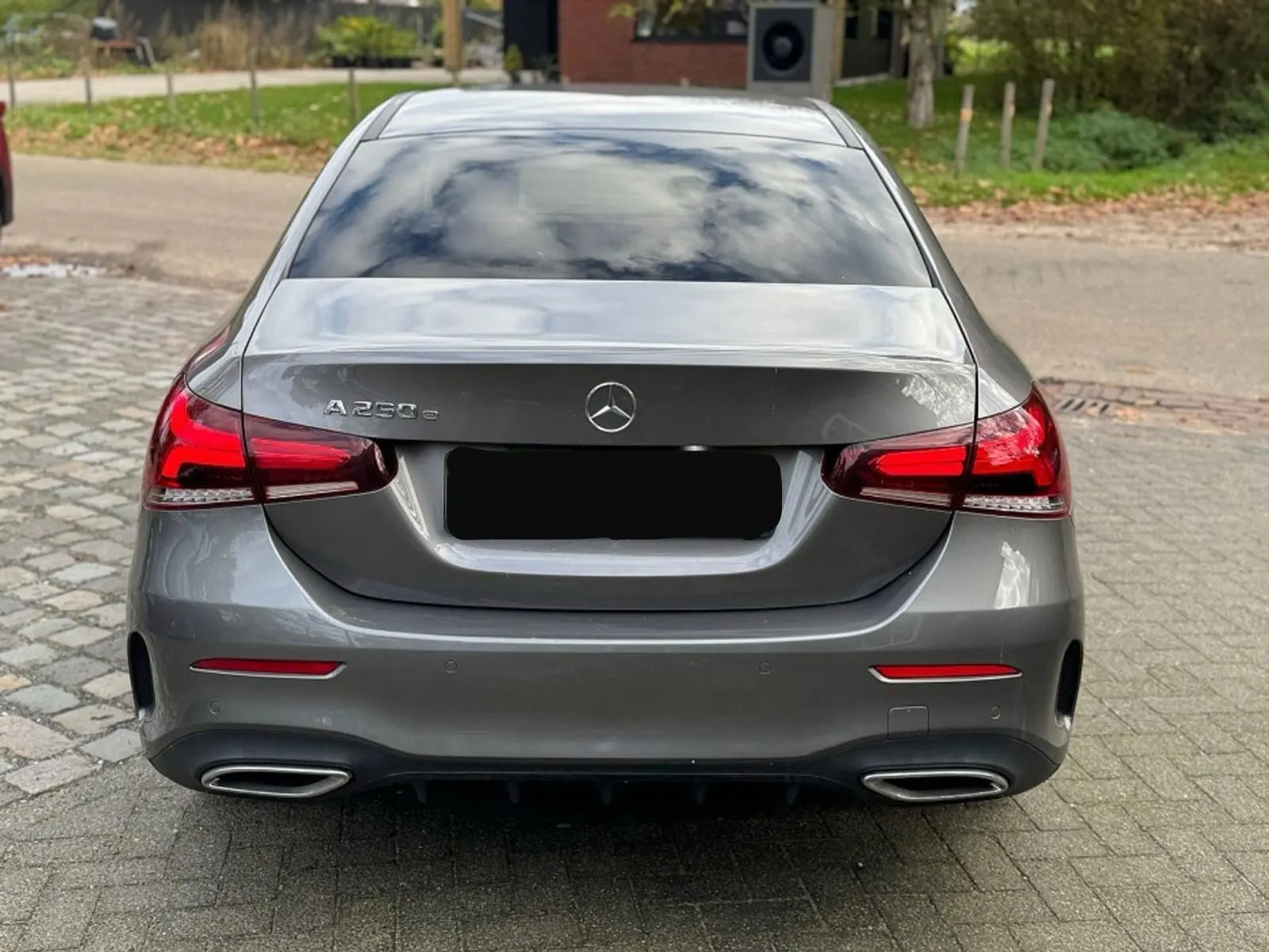 Mercedes-Benz A 250 Limousine e AMG Line 6