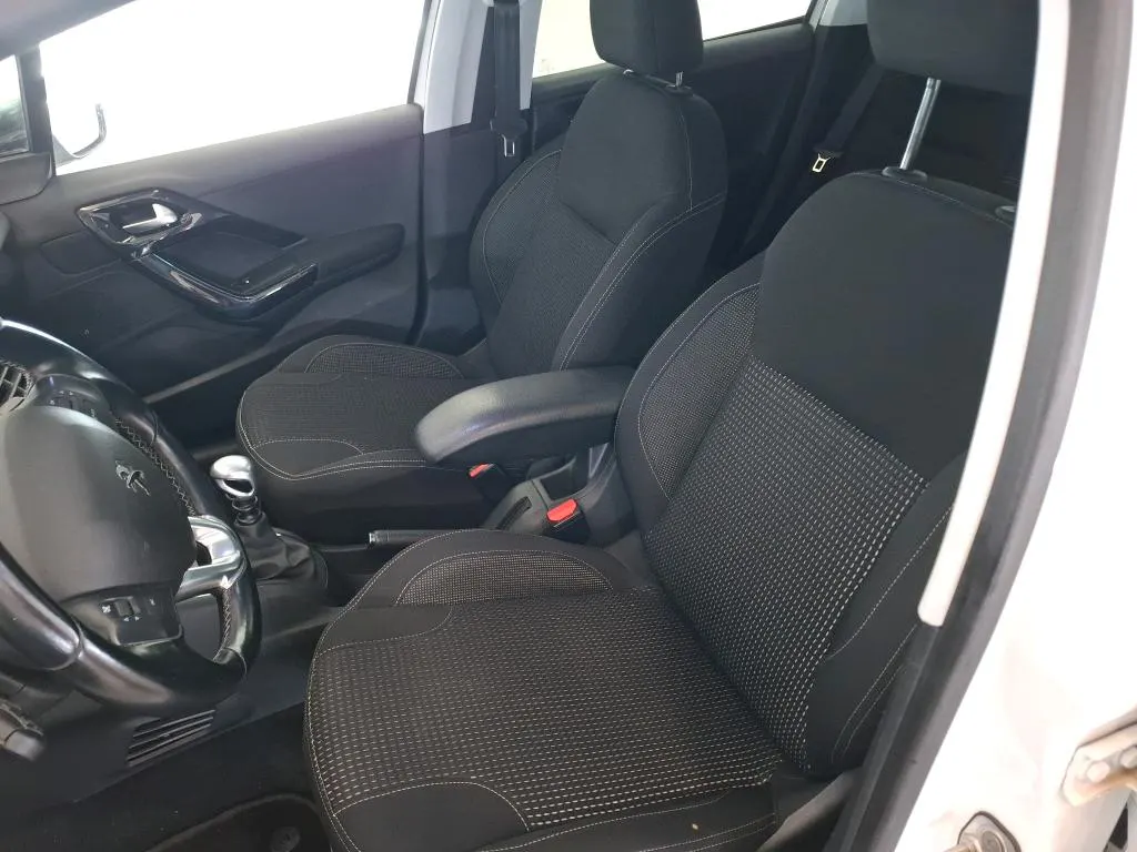 Peugeot 208 1.2 PureTech Allure 7