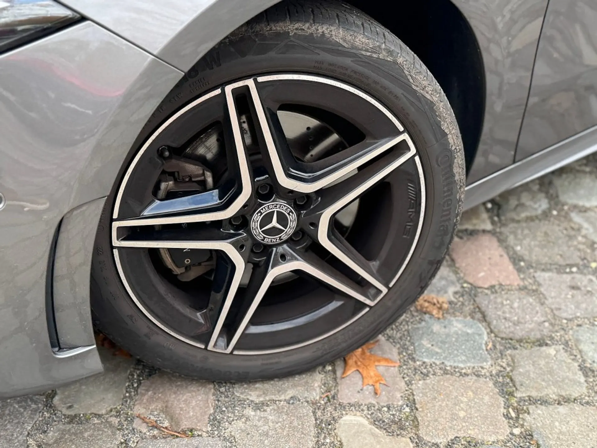 Mercedes-Benz A 250 Limousine e AMG Line 4