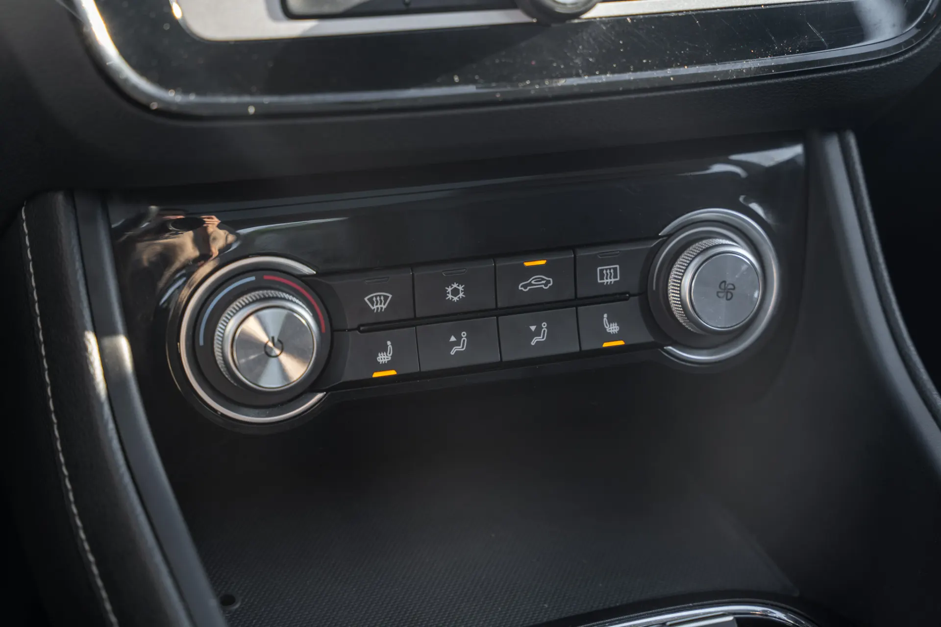 MG ZS EV 44.5 kWh Luxury 12