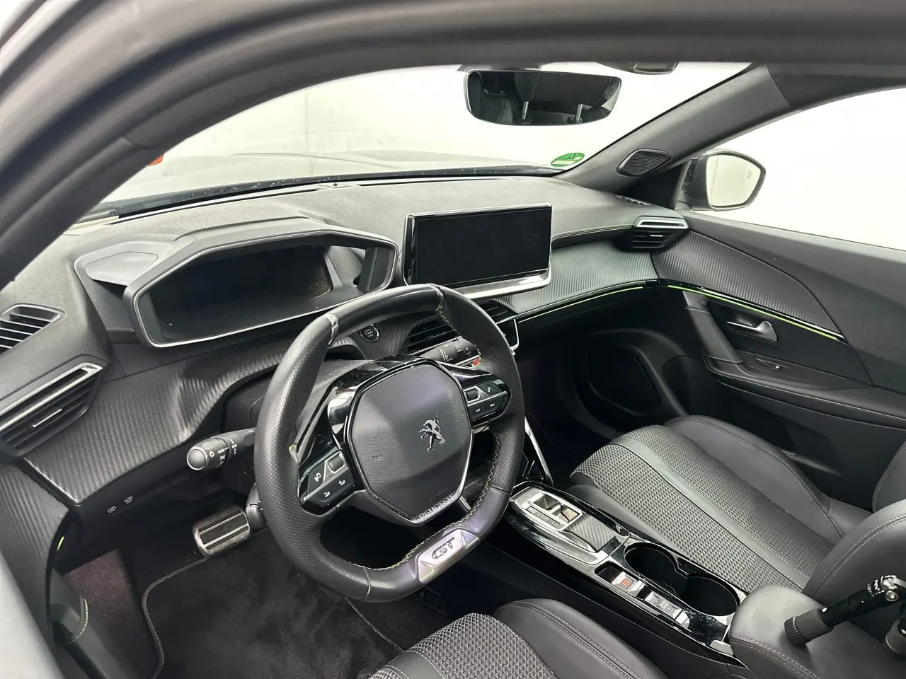 Peugeot e-2008 50 kWh GT 5