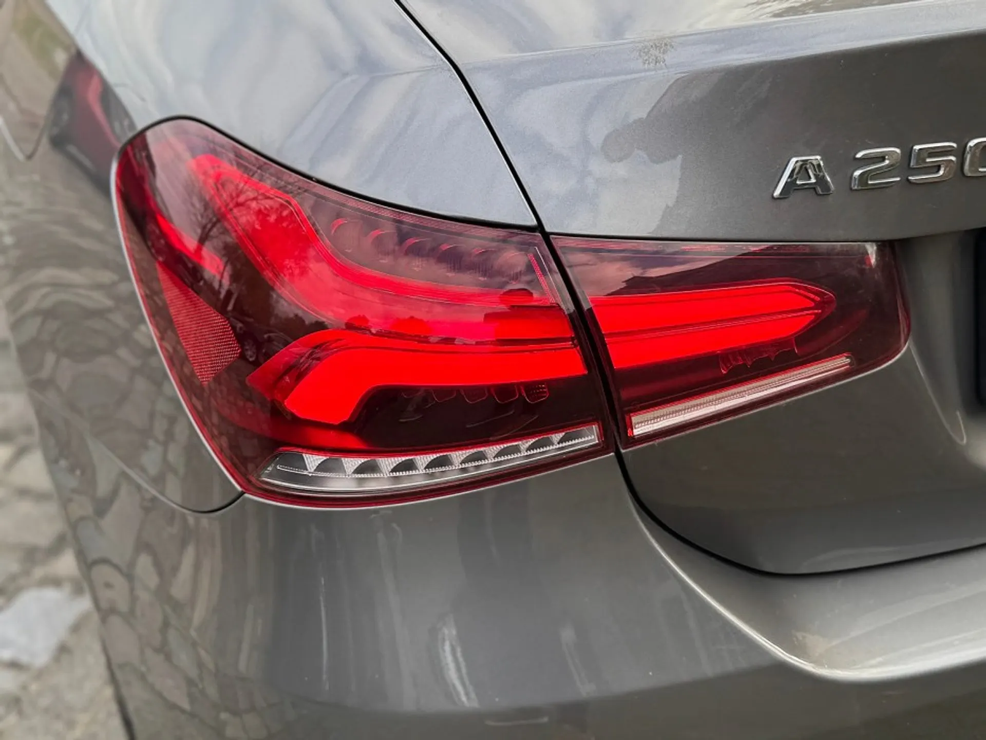 Mercedes-Benz A 250 Limousine e AMG Line 7