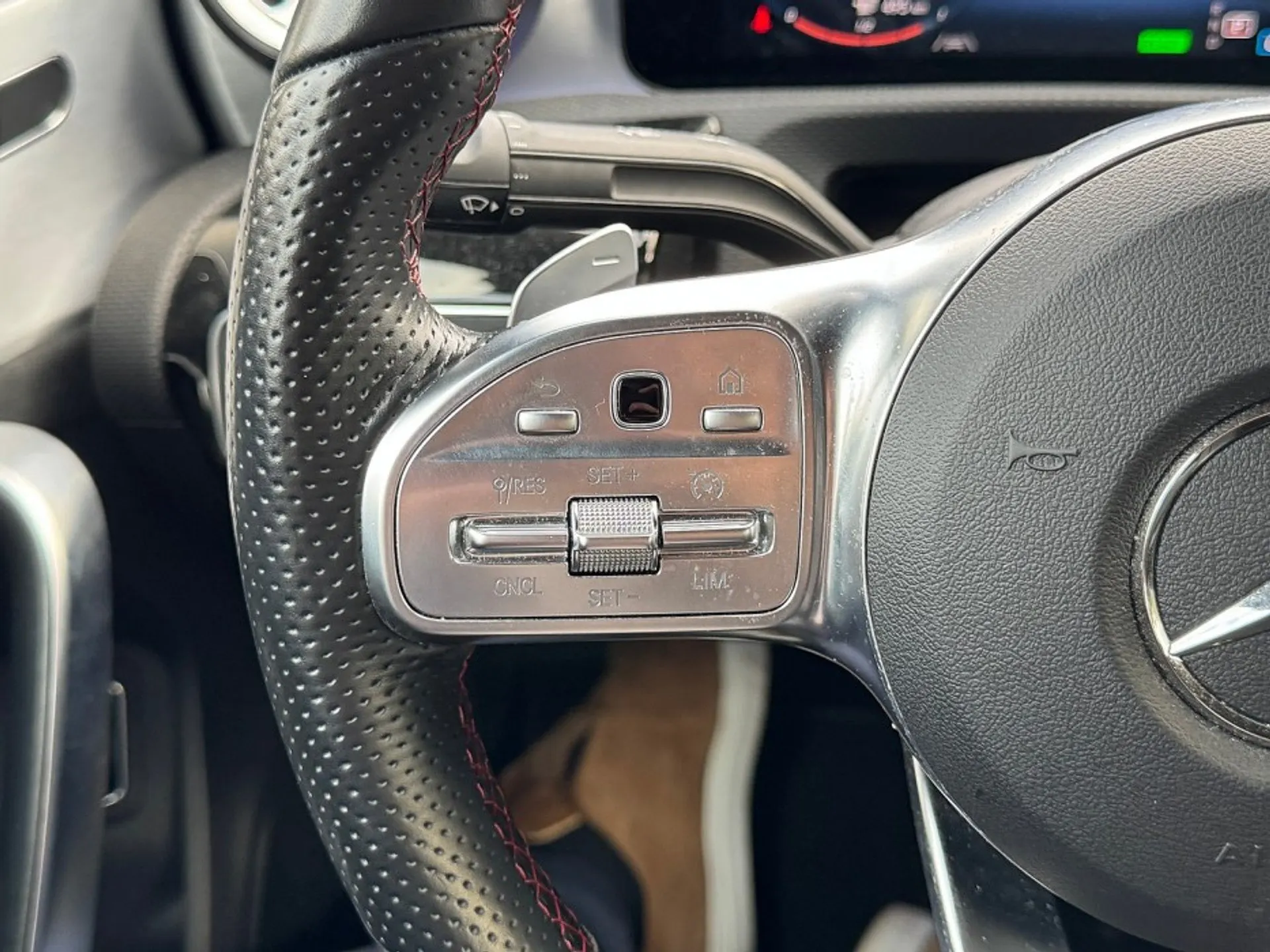 Mercedes-Benz A 250 Limousine e AMG Line 9