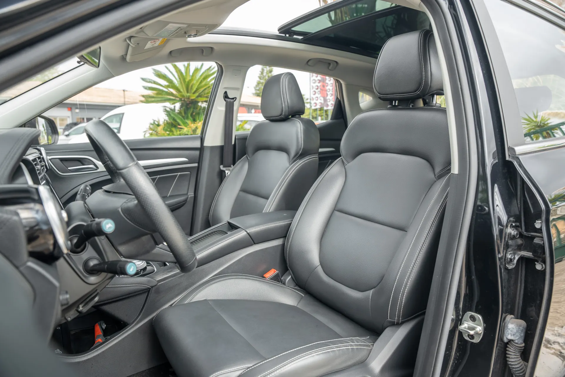 MG ZS EV 44.5 kWh Luxury 15