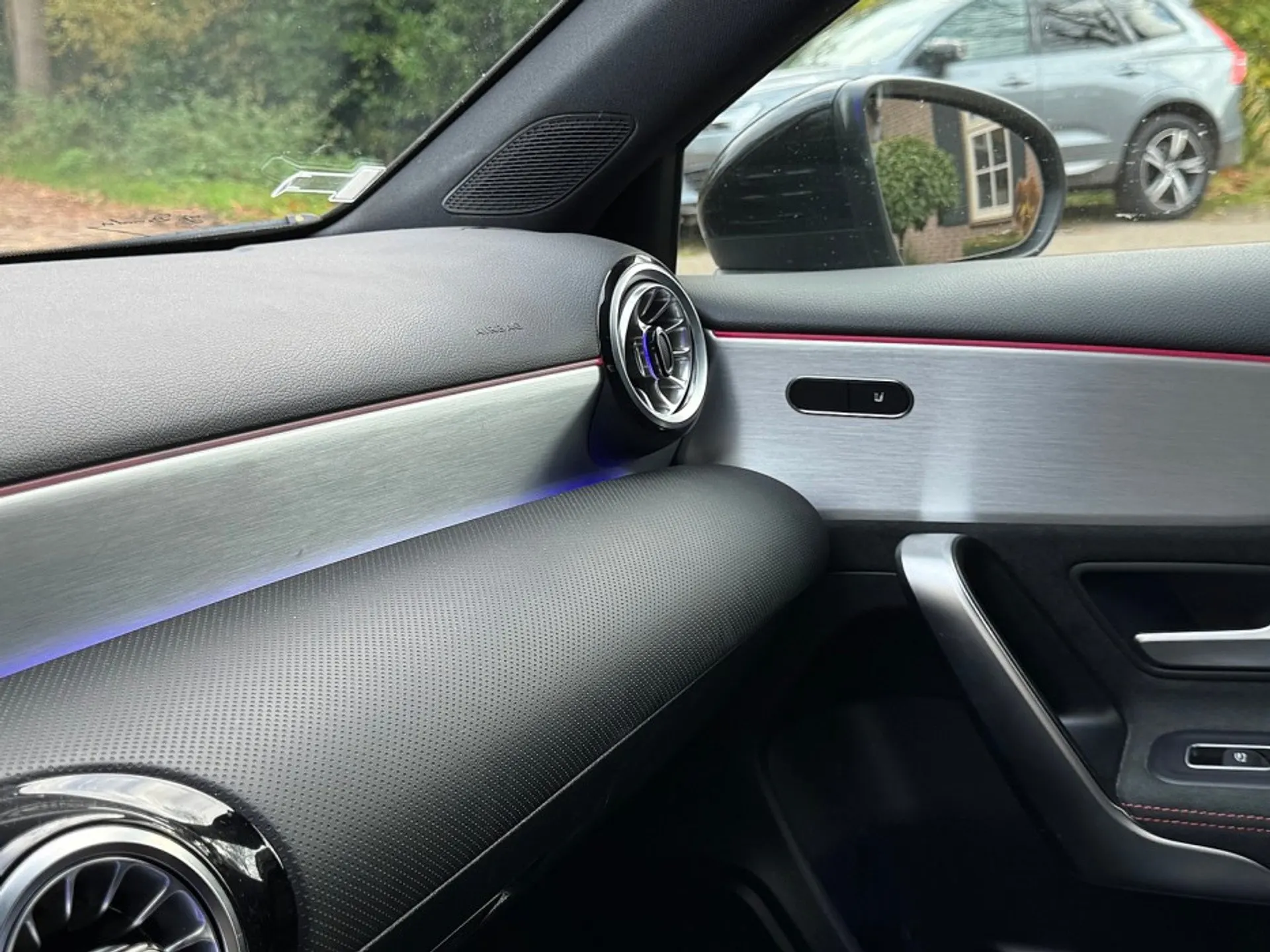 Mercedes-Benz A 250 Limousine e AMG Line 17