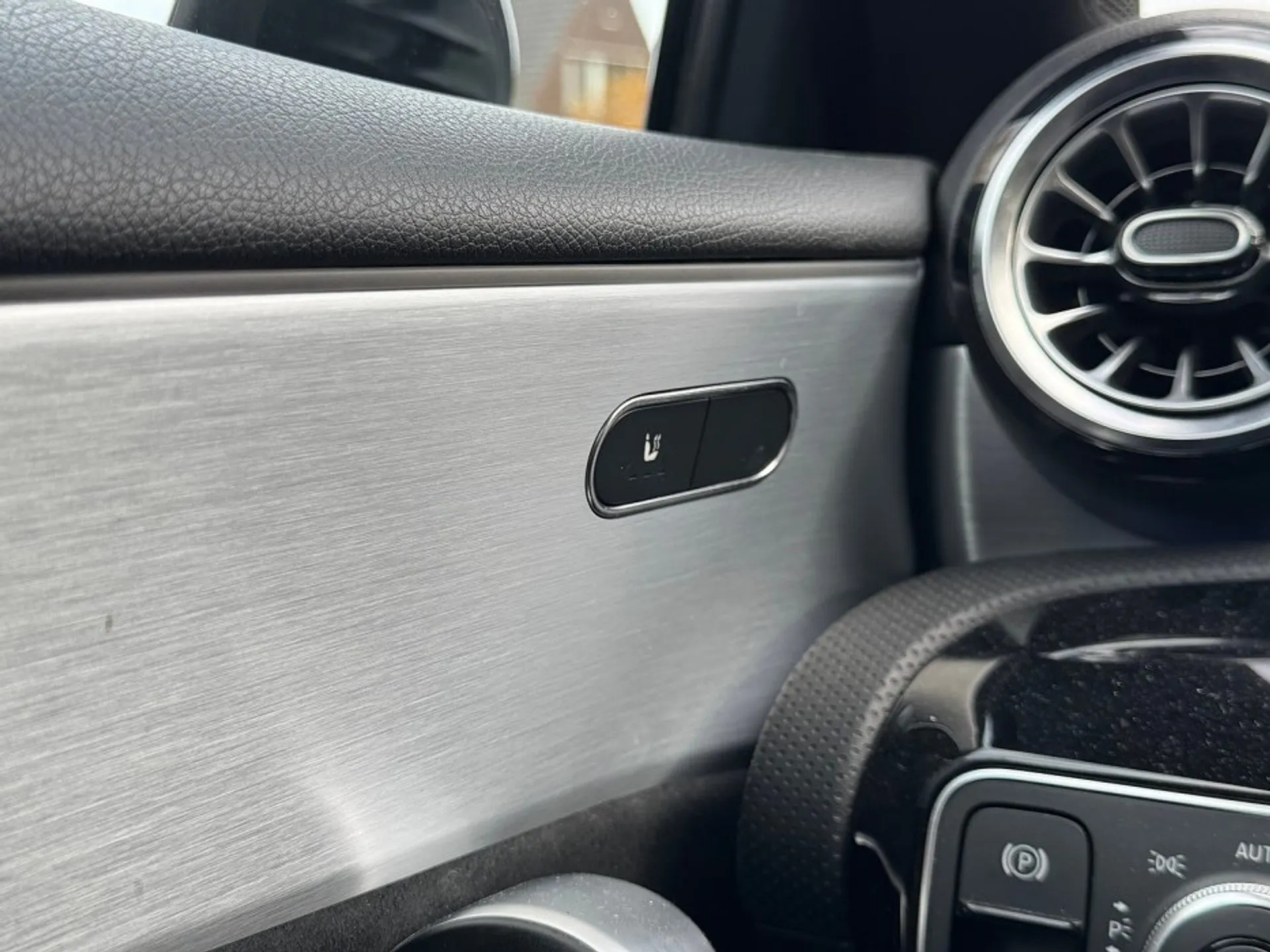 Mercedes-Benz A 250 Limousine e AMG Line 18