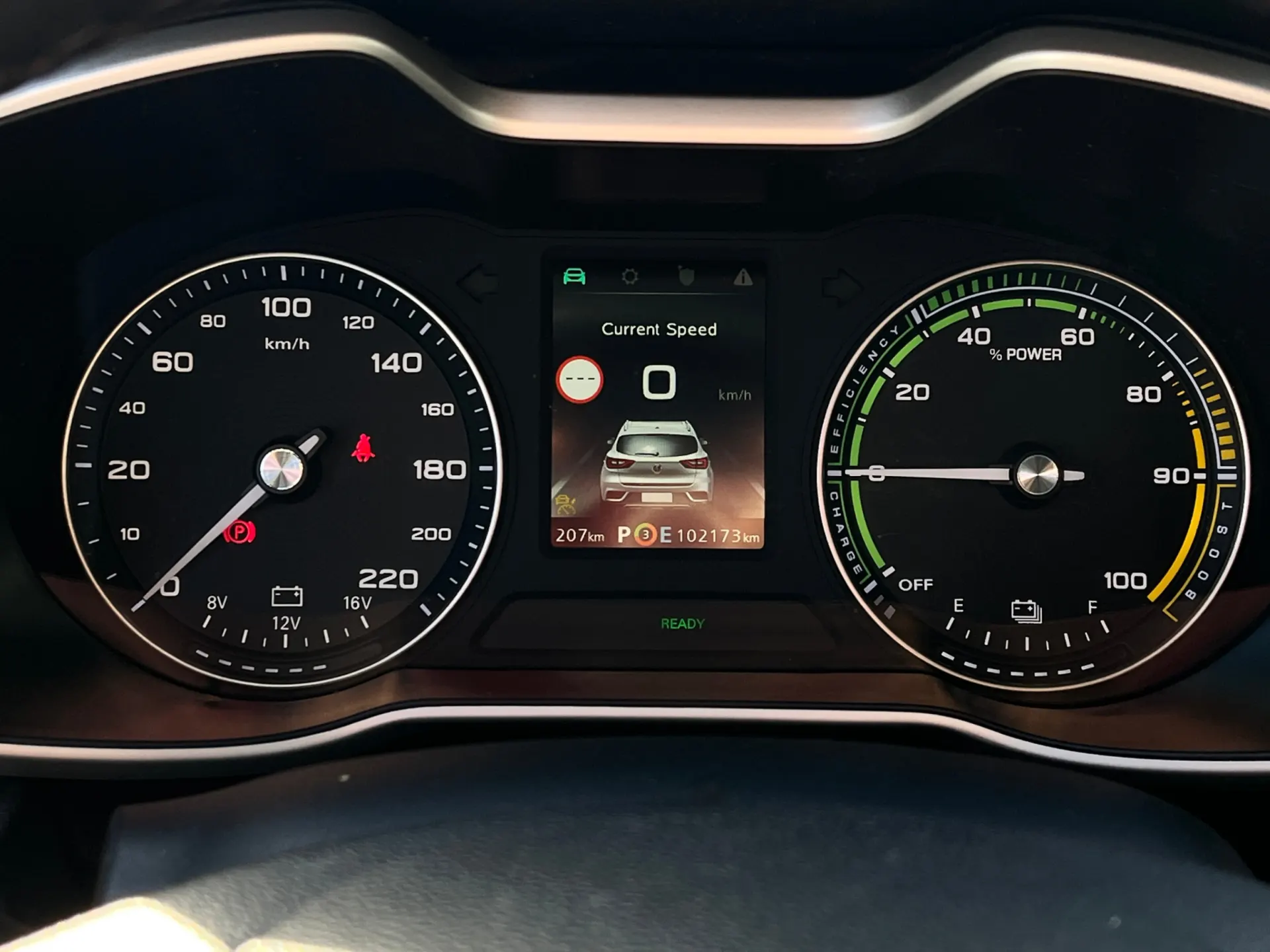 MG ZS EV 44.5 kWh Luxury 8