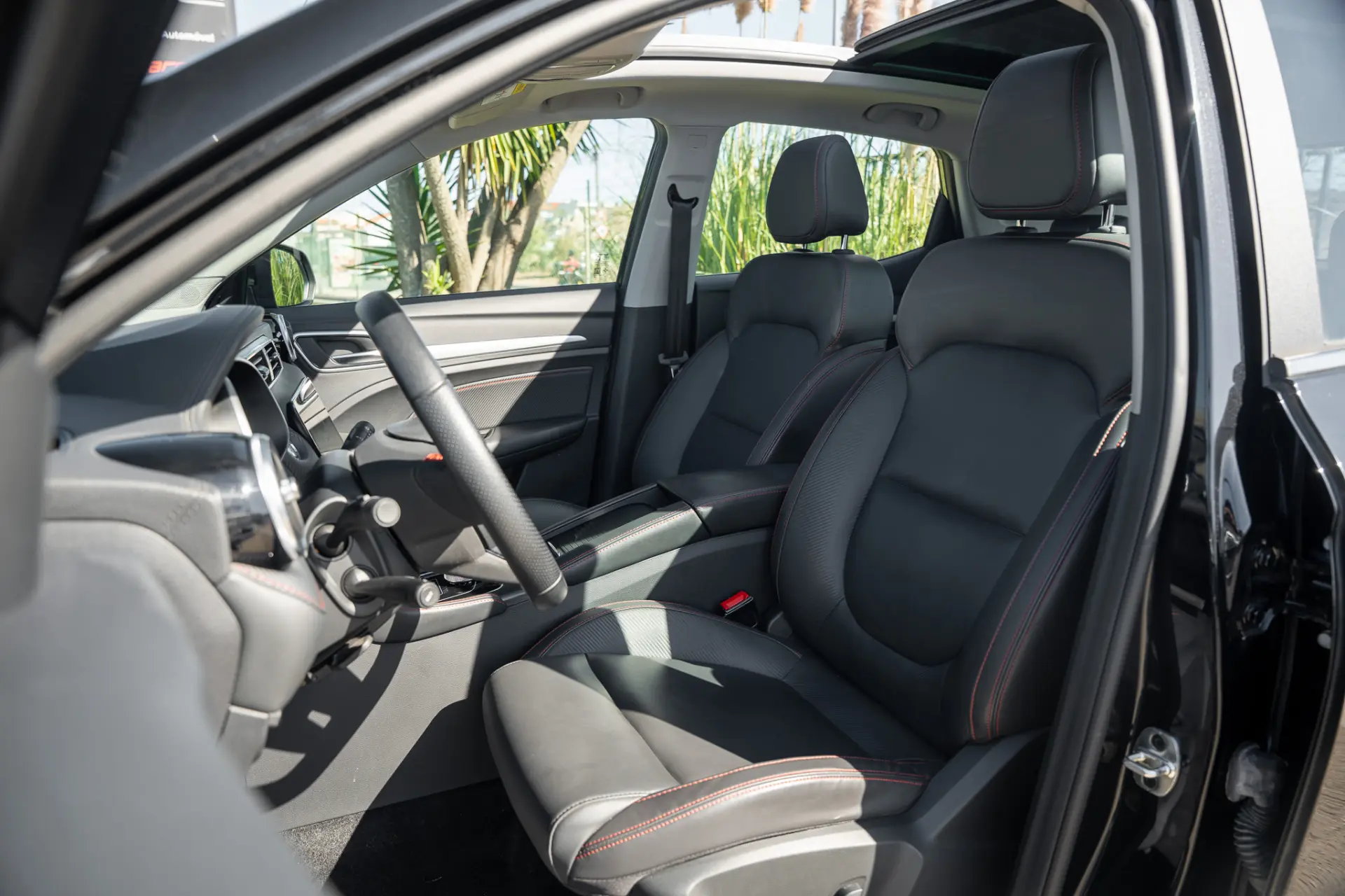 MG ZS Standard Luxury 19
