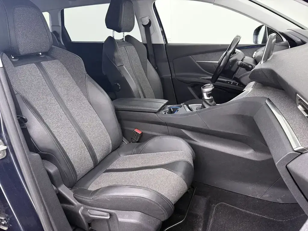 Peugeot 5008 1.2 PureTech Allure 21