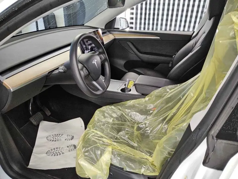Tesla Model Y Long Range Dual Motor AWD 7